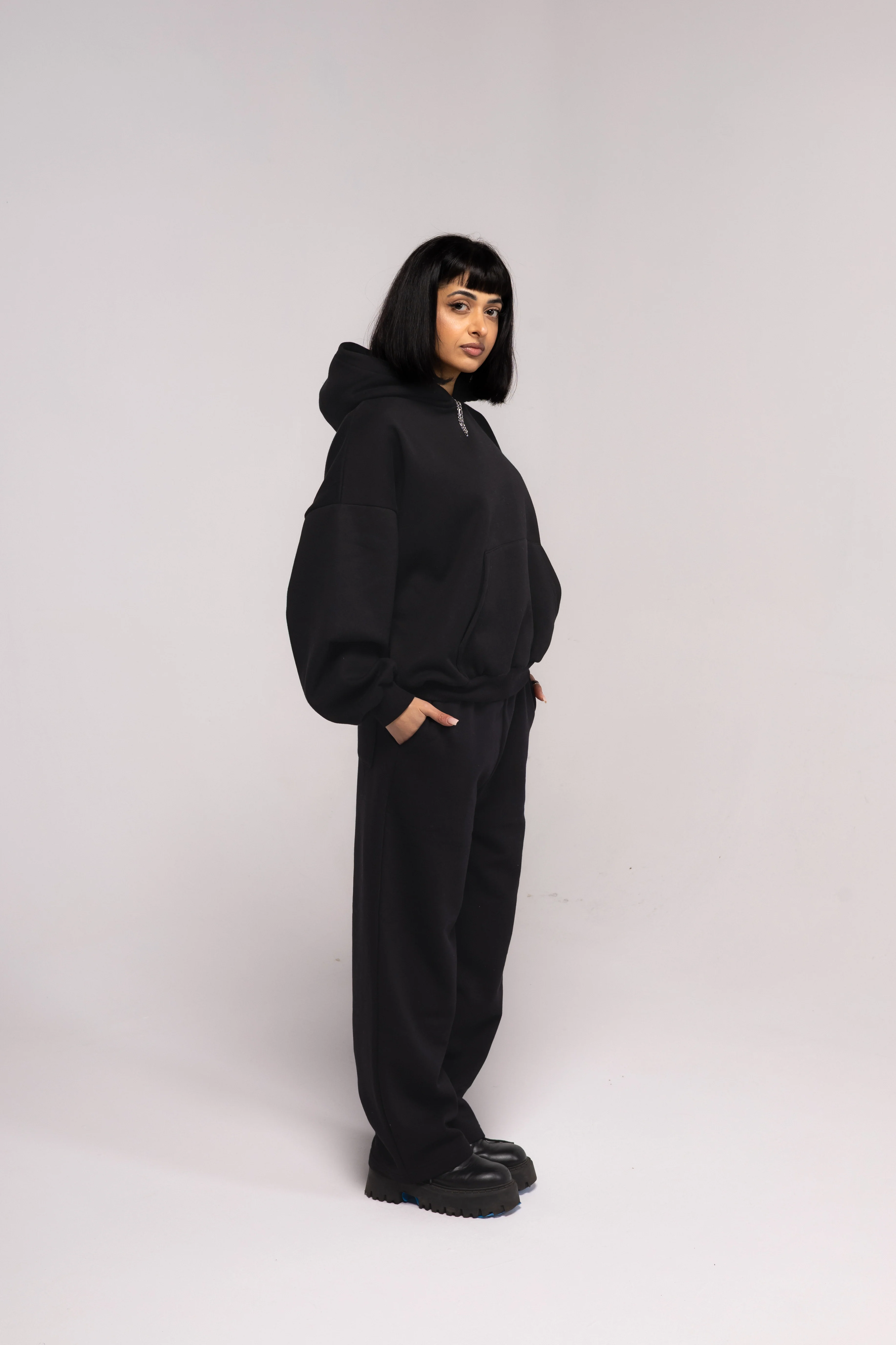 Noir Basic Baggy Sweatpants - Image 4